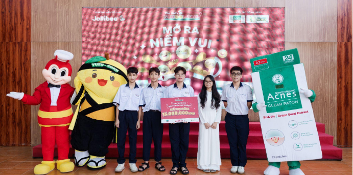 Acnes c&ugrave;ng Jollibee &ldquo;Mở ra niềm vui&rdquo; tại The Jolly School - Yah! 2026, lan tỏa kiến thức chăm da khoa học đến học sinh- Ảnh 1.