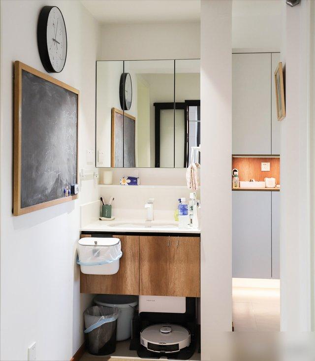 Căn hộ cũ chỉ 49m² nhưng bước vào ai cũng bất ngờ: Không thừa nổi 10cm mà vẫn đủ phòng cho cả gia đình - Ảnh 11.
