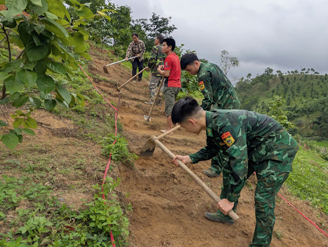Tuổi trẻ Đồn Biên phòng Tân Thanh: Góp sức dựng xây từ những vườn hồng biên cương - Ảnh 4.