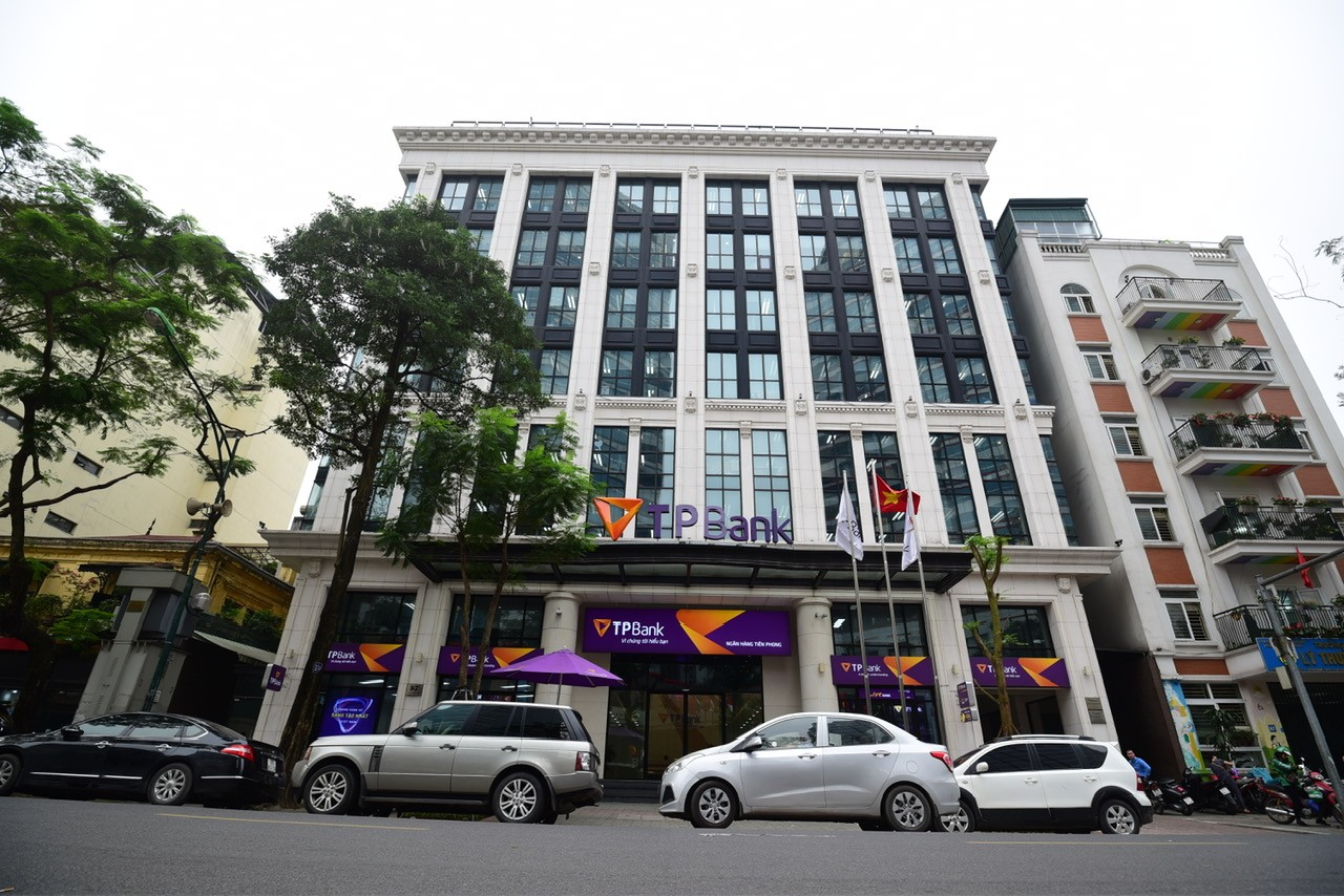 TPBank giảm ngay 0,5 điểm phần trăm l&atilde;i suất huy động, tạo dư địa hạ l&atilde;i suất cho vay - Ảnh 1.
