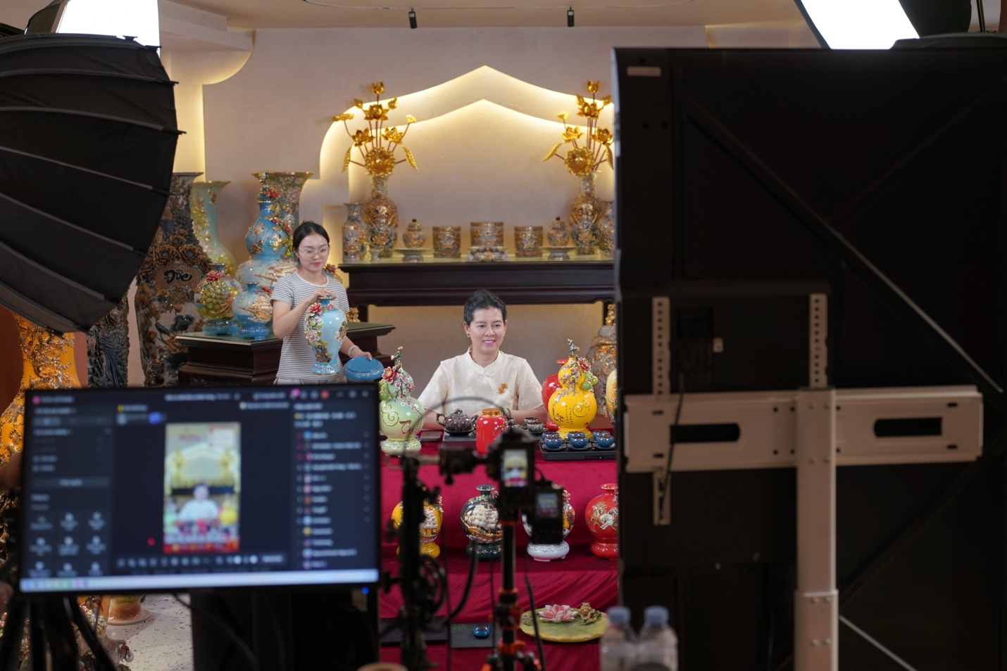 Nghệ nhân Hà Thị Vinh nhắn gửi thế hệ trẻ: Giữ lấy tinh hoa, đừng ngại mở đường mới - Ảnh 1.