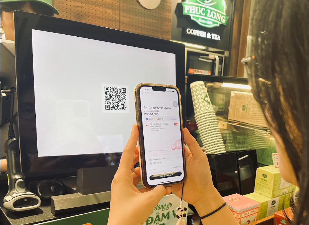 Quét QR, dùng voucher và U-Point thanh toán, cơ hội nhận iPhone 18 Pro từ Techcombank - Ảnh 2.