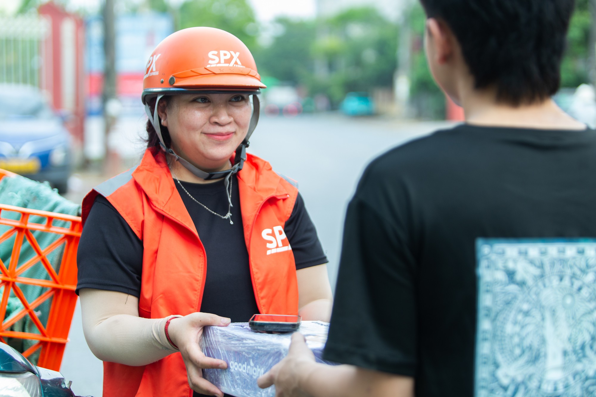 Những &ldquo;t&agrave;i&rdquo; nữ ph&iacute;a sau h&agrave;nh tr&igrave;nh giao nhận tận t&acirc;m, đ&aacute;ng tin cậy của SPX - Ảnh 1.