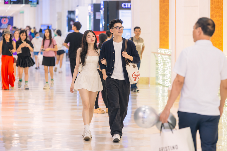 Khi y&ecirc;u thương được gửi trao theo nhiều c&aacute;ch: Vincom mang kh&ocirc;ng kh&iacute; 20/10 rộn r&agrave;ng khắp cả nước- Ảnh 13.