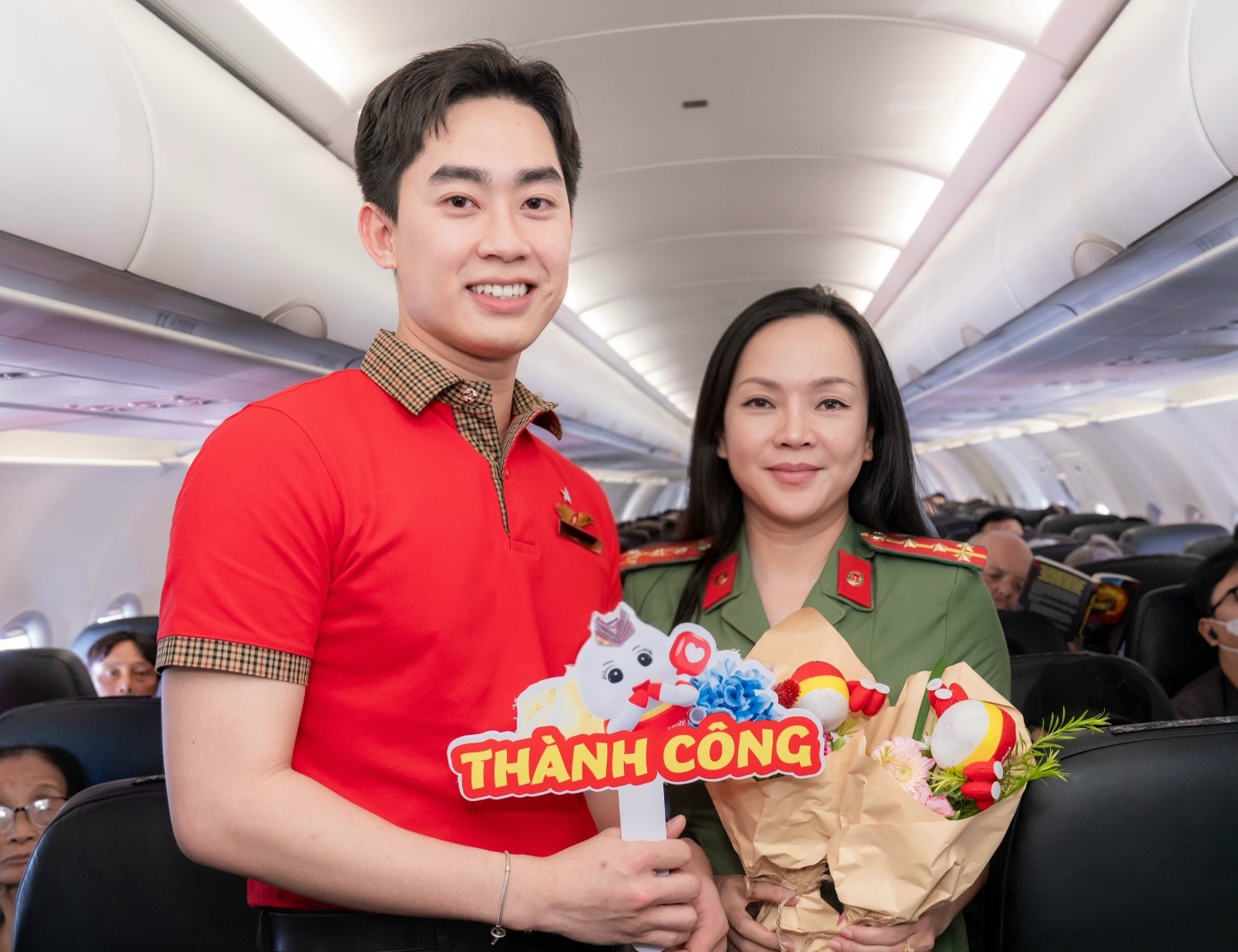 Trải nghiệm đ&aacute;ng nhớ ng&agrave;y 20/10 của h&agrave;nh kh&aacute;ch nữ tr&ecirc;n chuyến bay Vietjet- Ảnh 1.