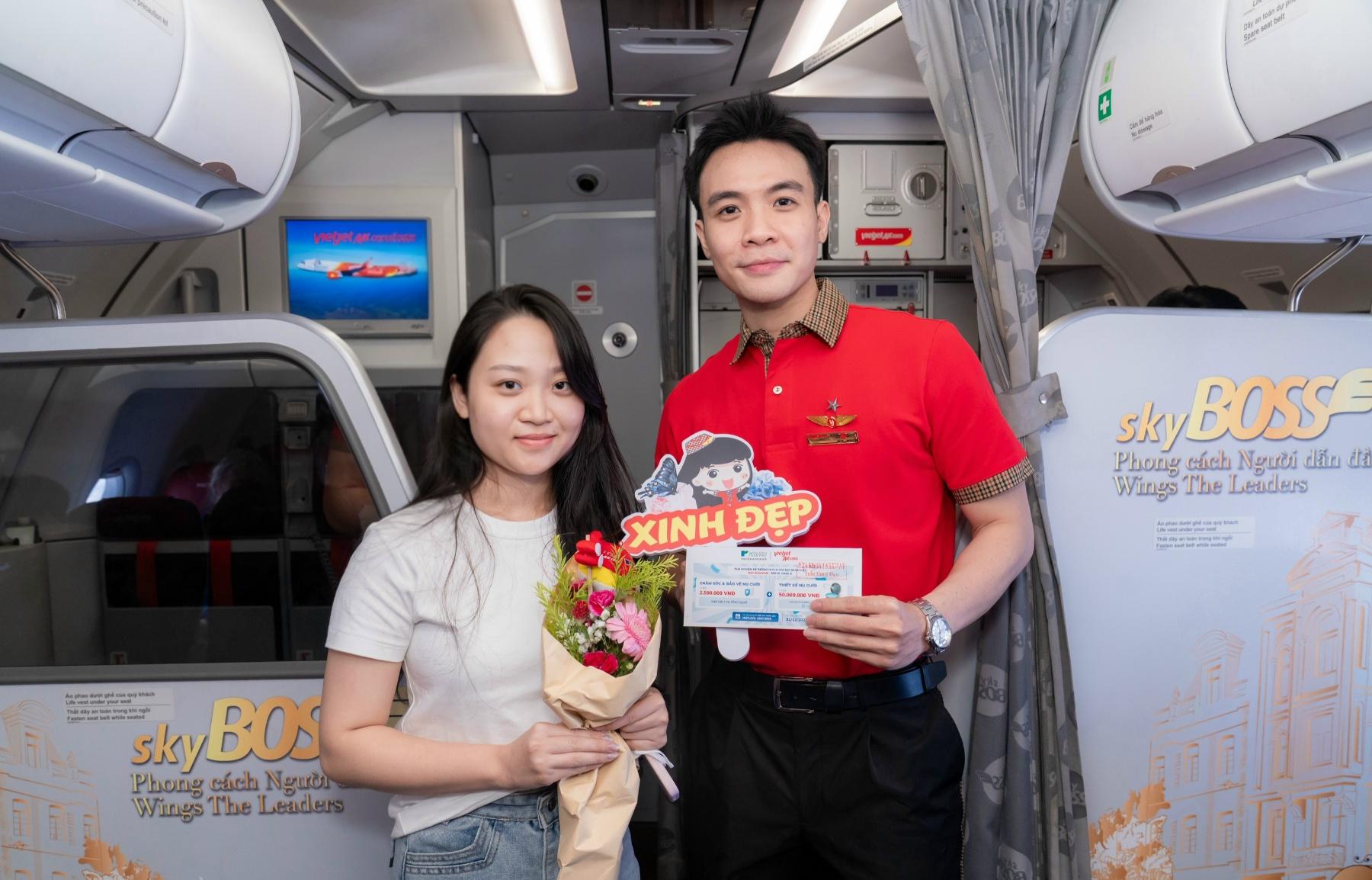 Trải nghiệm đ&aacute;ng nhớ ng&agrave;y 20/10 của h&agrave;nh kh&aacute;ch nữ tr&ecirc;n chuyến bay Vietjet- Ảnh 5.
