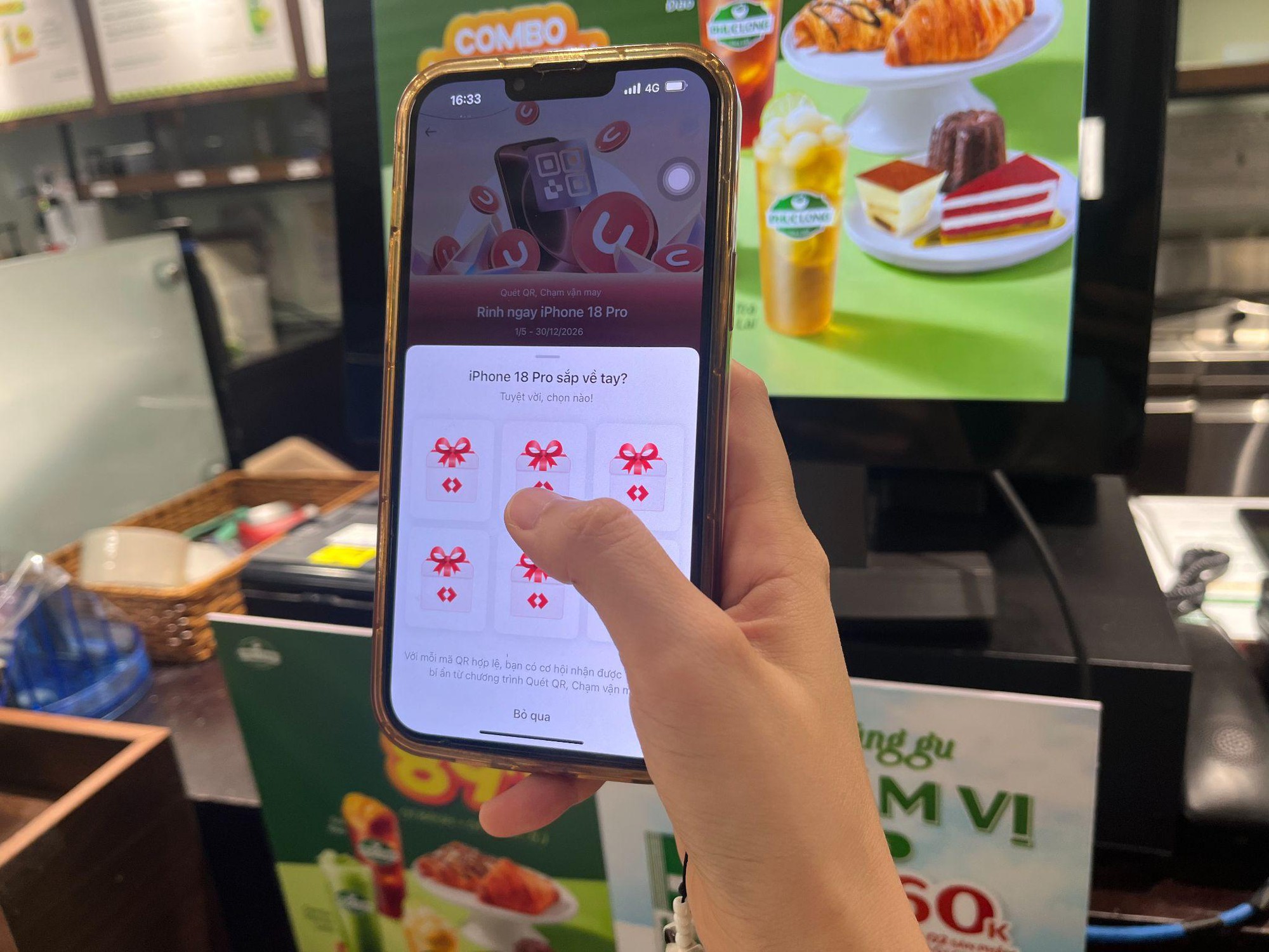 Quét QR, dùng voucher và U-Point ngay khi thanh toán, cùng cơ hội nhận iPhone 18 Pro mỗi ngày từ Techcombank - Ảnh 3.