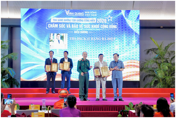 BS.CKII Đặng Bá Hiệp: Khi người bệnh gọi tên bàn tay vàng - Ảnh 4.