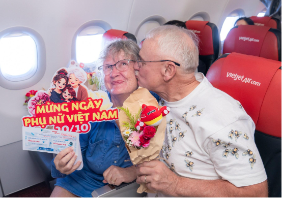 C&ugrave;ng Vietjet trao gửi ngọt ng&agrave;o đến một nửa xinh đẹp của thế giới nh&acirc;n ng&agrave;y 20/10 - Ảnh 3.