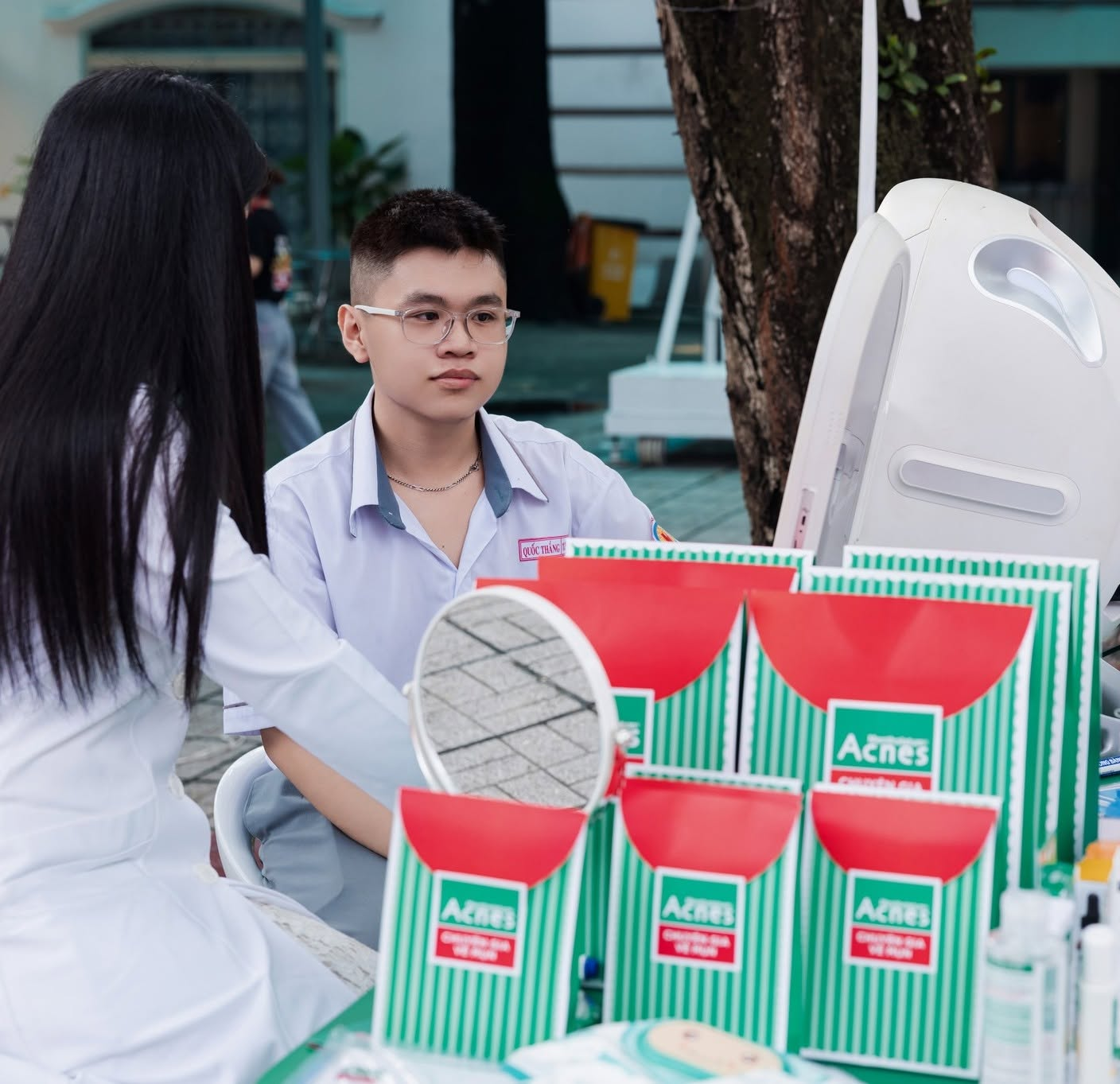 Acnes c&ugrave;ng Jollibee &ldquo;Mở ra niềm vui&rdquo; tại The Jolly School - Yah! 2026, lan tỏa kiến thức chăm da khoa học đến học sinh- Ảnh 4.