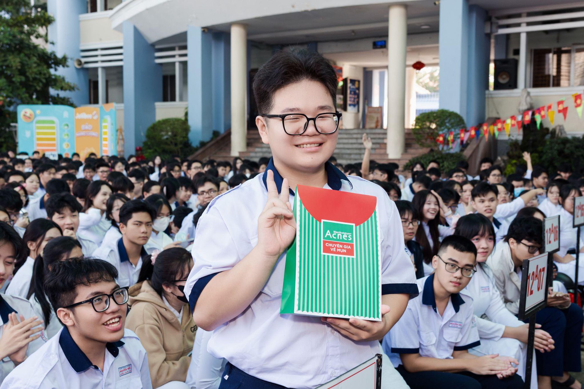 Acnes c&ugrave;ng Jollibee &ldquo;Mở ra niềm vui&rdquo; tại The Jolly School - Yah! 2026, lan tỏa kiến thức chăm da khoa học đến học sinh- Ảnh 6.