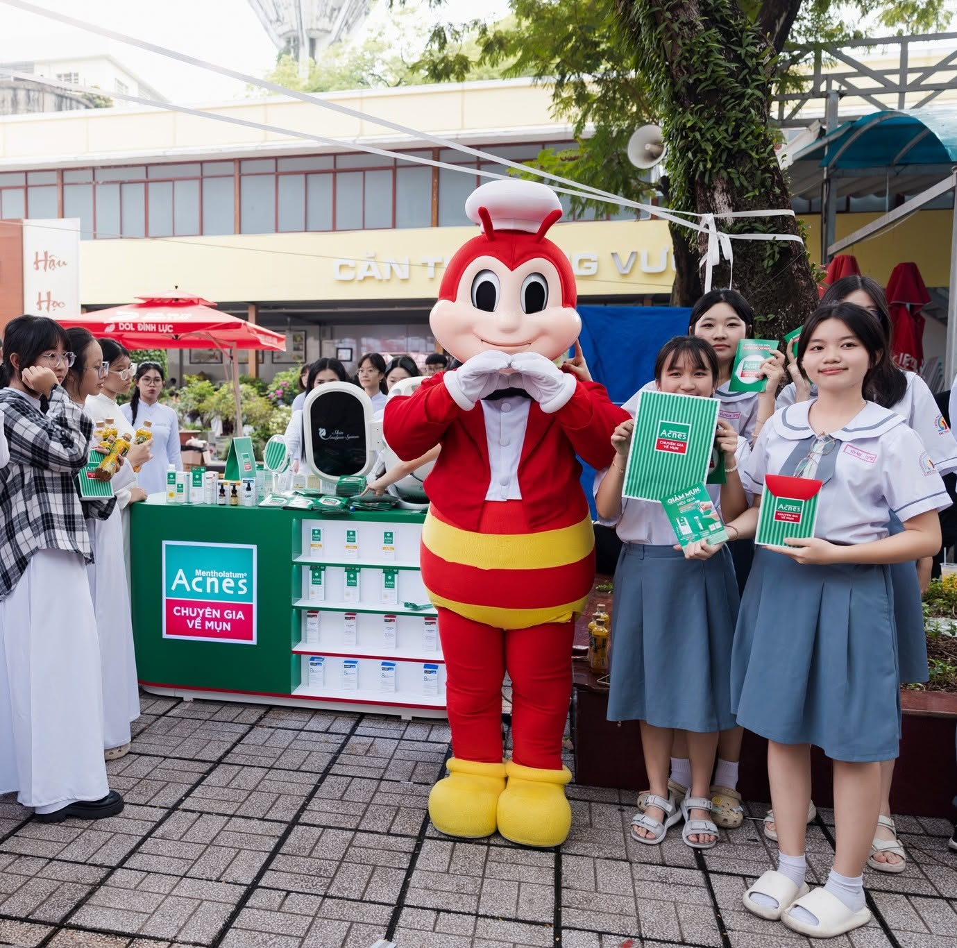 Acnes c&ugrave;ng Jollibee &ldquo;Mở ra niềm vui&rdquo; tại The Jolly School - Yah! 2026, lan tỏa kiến thức chăm da khoa học đến học sinh- Ảnh 7.