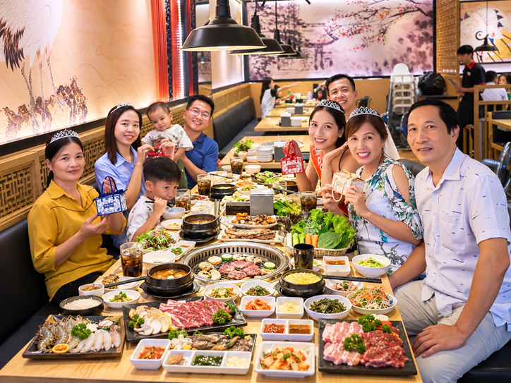 Khi y&ecirc;u thương được gửi trao theo nhiều c&aacute;ch: Vincom mang kh&ocirc;ng kh&iacute; 20/10 rộn r&agrave;ng khắp cả nước- Ảnh 9.
