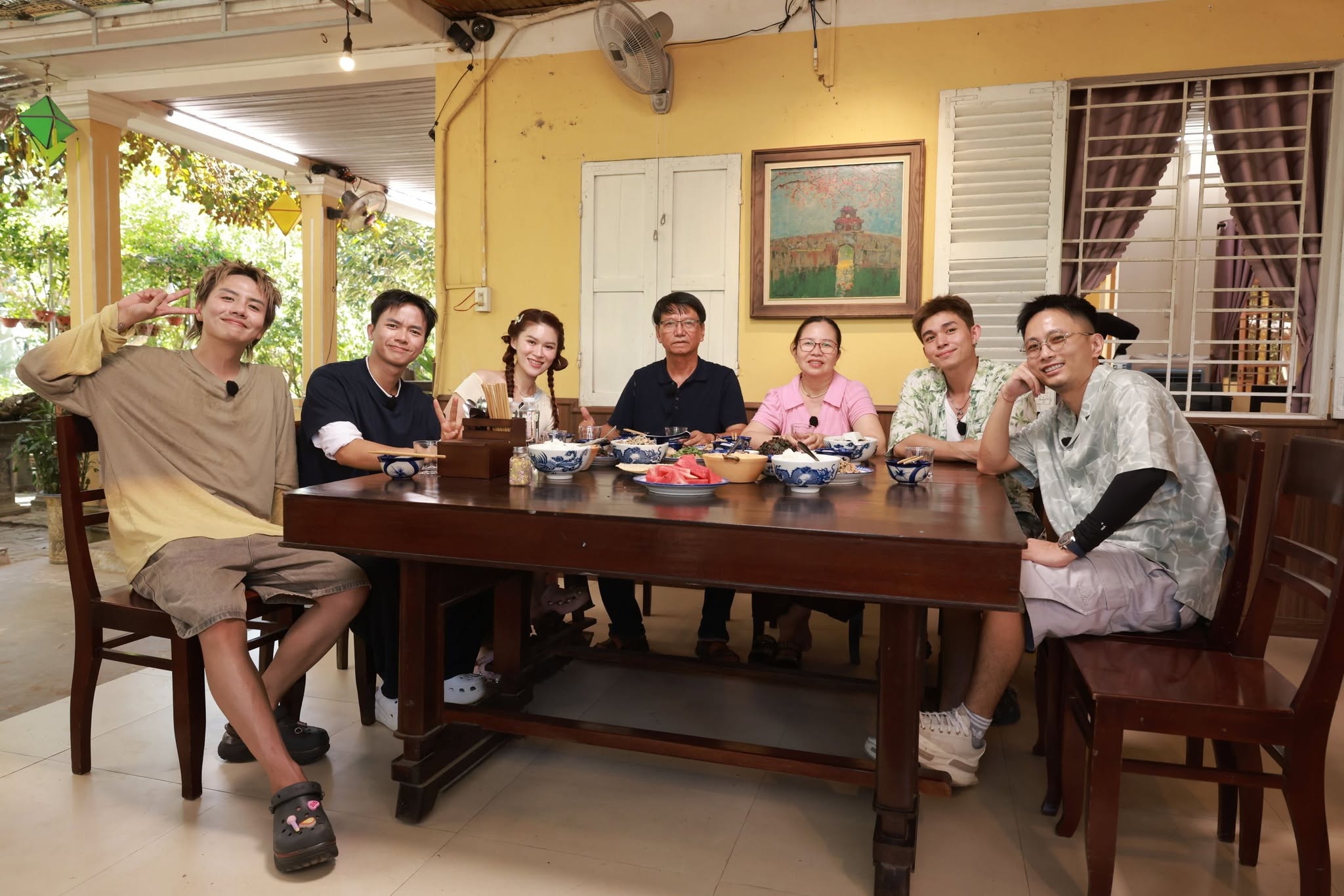Homestay ở Huế "g&acirc;y b&atilde;o" sau Qu&aacute;n Nh&agrave; Haha: Gi&aacute; ph&ograve;ng từ 400k, trải nghiệm ng&acirc;m ch&acirc;n 30k v&agrave; l&yacute; do kh&aacute;ch T&acirc;y m&ecirc; mẩn lớp học nấu ăn - Ảnh 3.