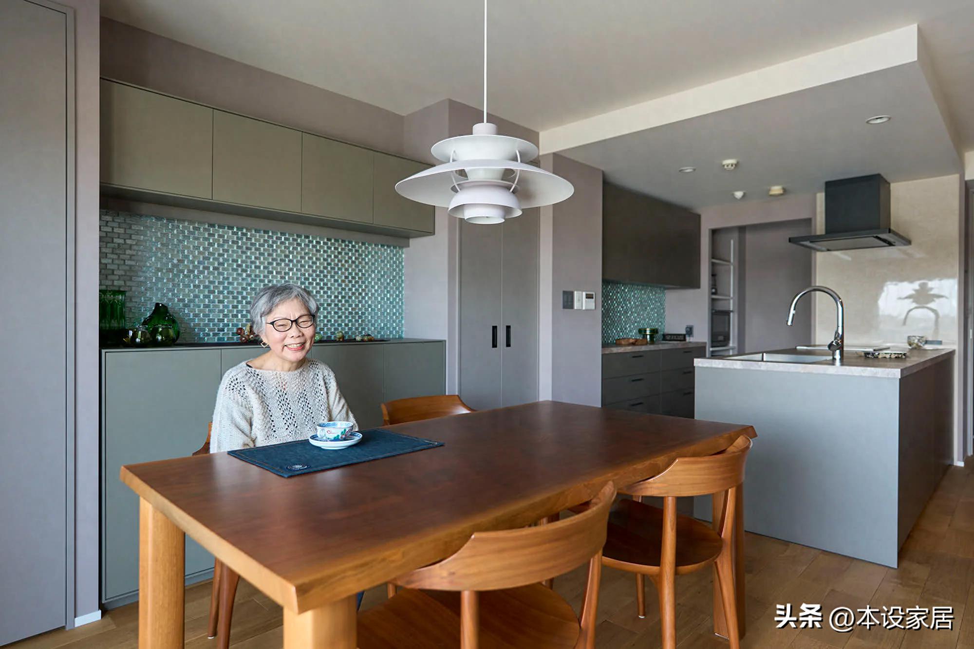 Nhìn dì tôi 66 tuổi sống một mình trong căn hộ 56m², tôi mới hiểu: Nhà càng ít 3 thứ này, tuổi già càng nhàn- Ảnh 1.