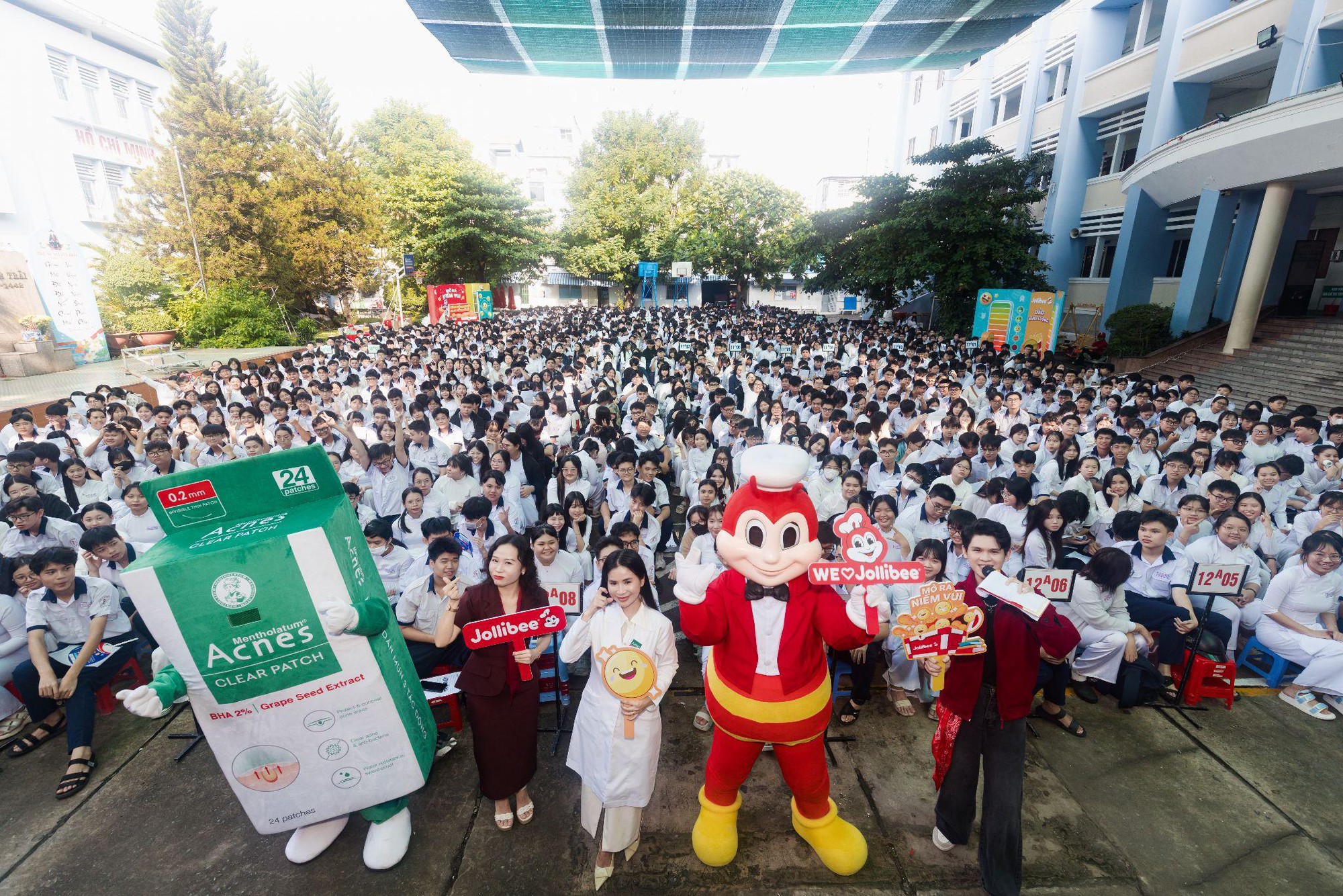 Hà An Huy, nhóm UPRIZE và dàn idol đổ bộ The Jolly School - Yah! của Jollibee- Ảnh 3.