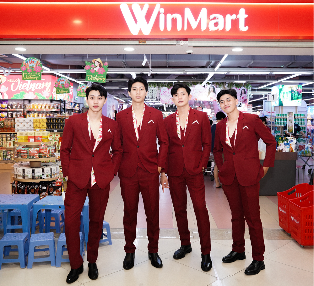 Dàn “Soái ca” nổi bật tặng hoa hồng cho các chị em tại Winmart- Ảnh 3.