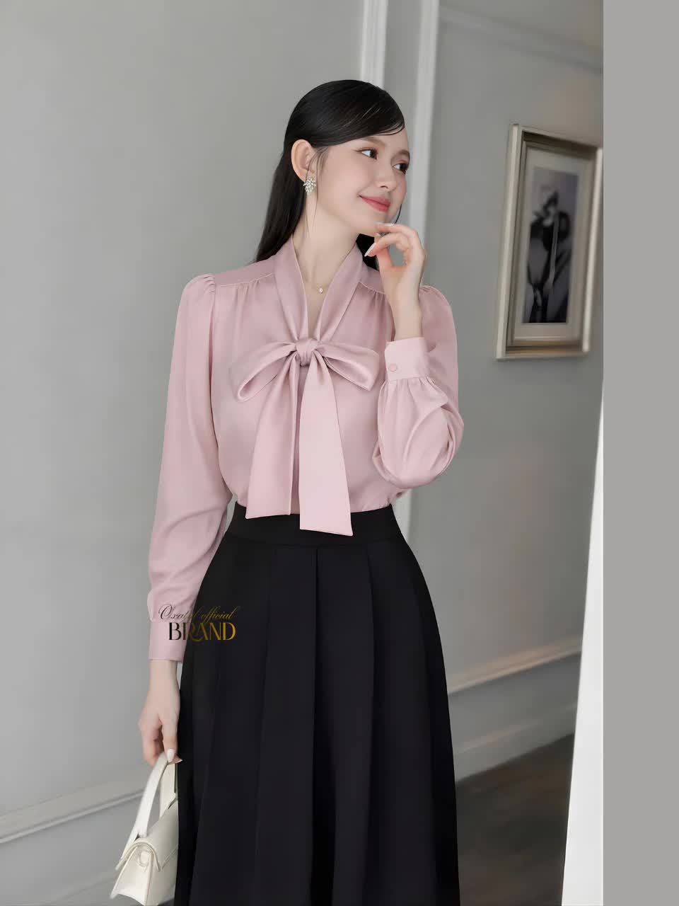 Sơ mi cổ nơ: Chiếc &aacute;o chuẩn "old money" cứ diện l&agrave; đẹp- Ảnh 11.