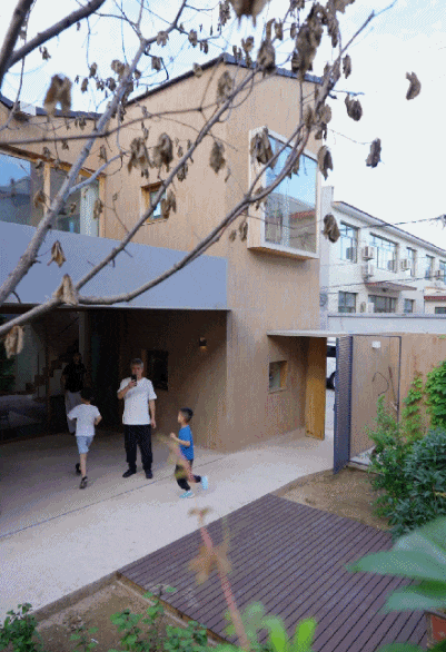 Thu&ecirc; mảnh đất 130m&sup2;, &ocirc;ng bố 50 tuổi cải tạo căn nh&agrave; 70m&sup2; với 15 cửa sổ cho cả đại gia đ&igrave;nh ở: Nh&igrave;n nhỏ nhưng ai đến cũng tưởng rộng 300m&sup2;- Ảnh 3.