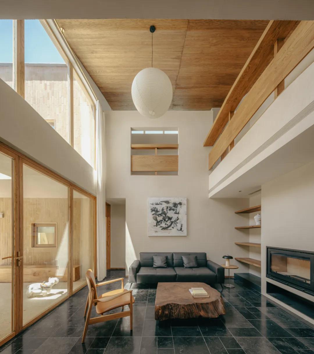 Thu&ecirc; mảnh đất 130m&sup2;, &ocirc;ng bố 50 tuổi cải tạo căn nh&agrave; 70m&sup2; với 15 cửa sổ cho cả đại gia đ&igrave;nh ở: Nh&igrave;n nhỏ nhưng ai đến cũng tưởng rộng 300m&sup2;- Ảnh 9.