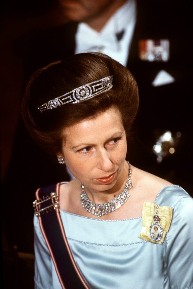 Gallery - Vương nữ Anne “vượt mặt” vợ chồng William - Kate - image 4