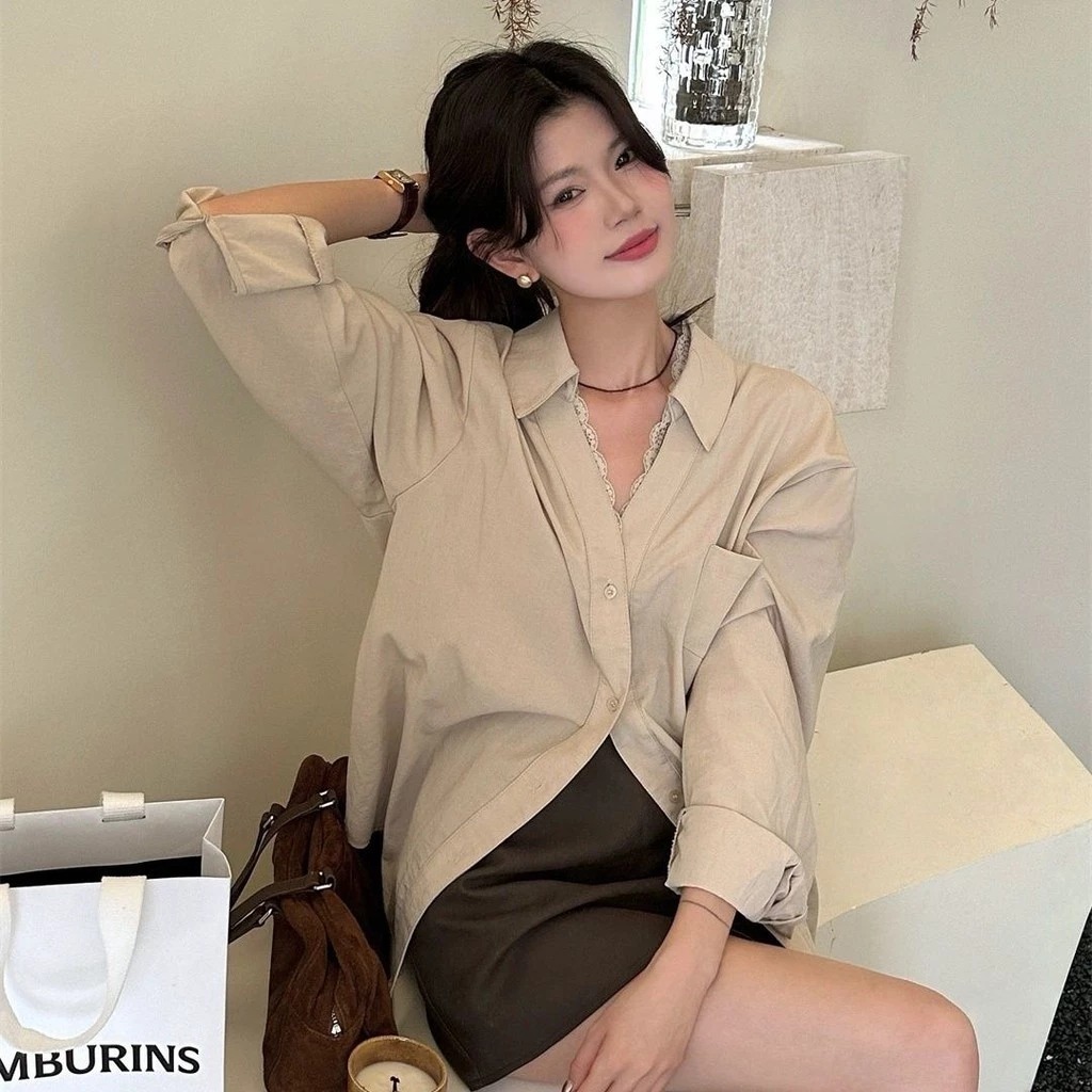 Một chiếc sơ mi màu, nhiều cách mặc: Bí quyết làm mới phong cách công sở - Ảnh 7.
