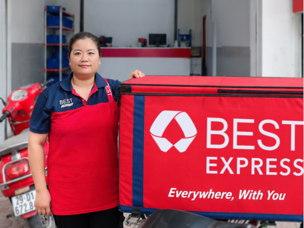Những đóa hồng trên yên xe: Chuyện nữ shipper 7 năm bền bỉ với nghề giao hàng- Ảnh 1.