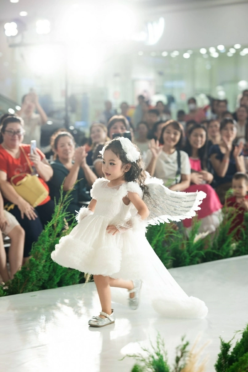 Mẫu nhí Ngô Bảo An: "Cô bé hạt tiêu" mới 4 tuổi đã thể hiện bản lĩnh, tài năng và "gây bão" các sàn diễn thời trang- Ảnh 9.