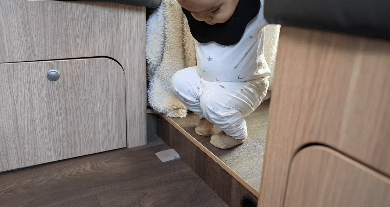 Bé Gạo tự lập từ nhỏ, vấp ngã biết tự đứng dậy, không gào khóc ăn vạ: Đây là cách mẹ Vân và ba Huy rèn con gái - Ảnh 6.