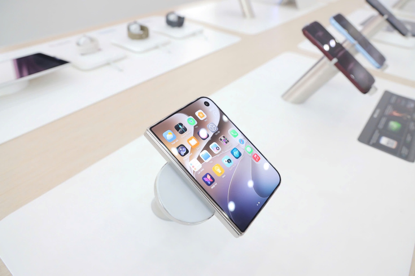 Viettel Store chính thức mở bán iPhone Duo- Ảnh 2.