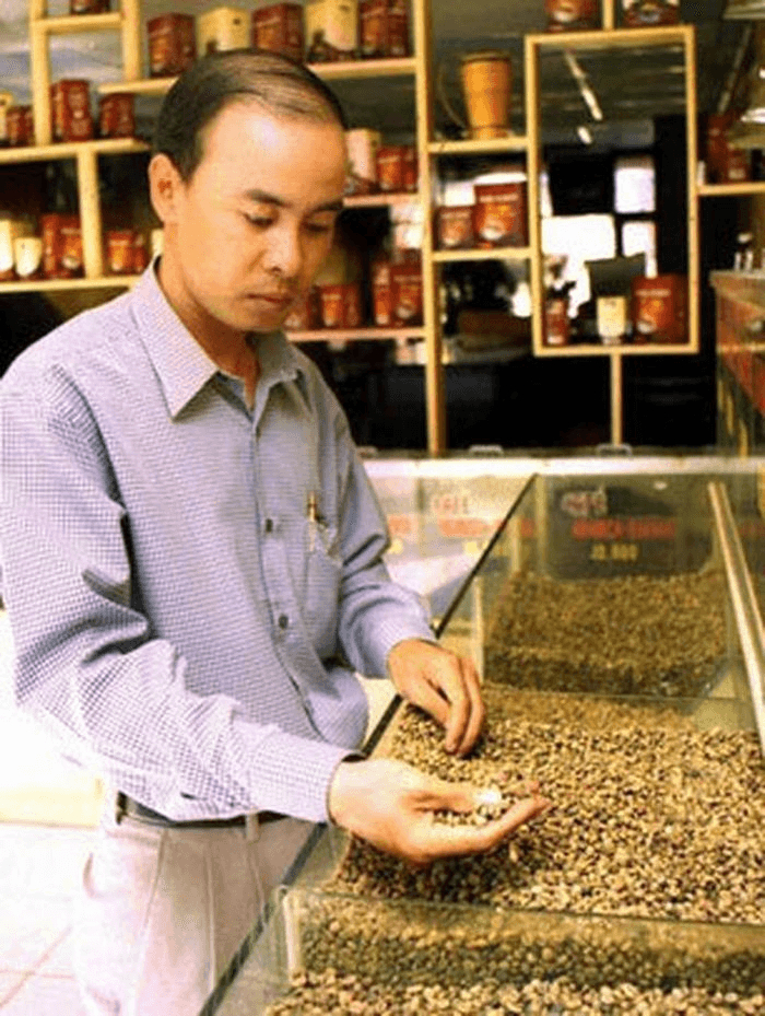 Sinh viên Y khoa mang 100.000 đồng từ Đắk Lắk xuống TP.HCM khởi nghiệp: 30 năm sau thành "vua" trong đế chế nghìn tỷ- Ảnh 1.