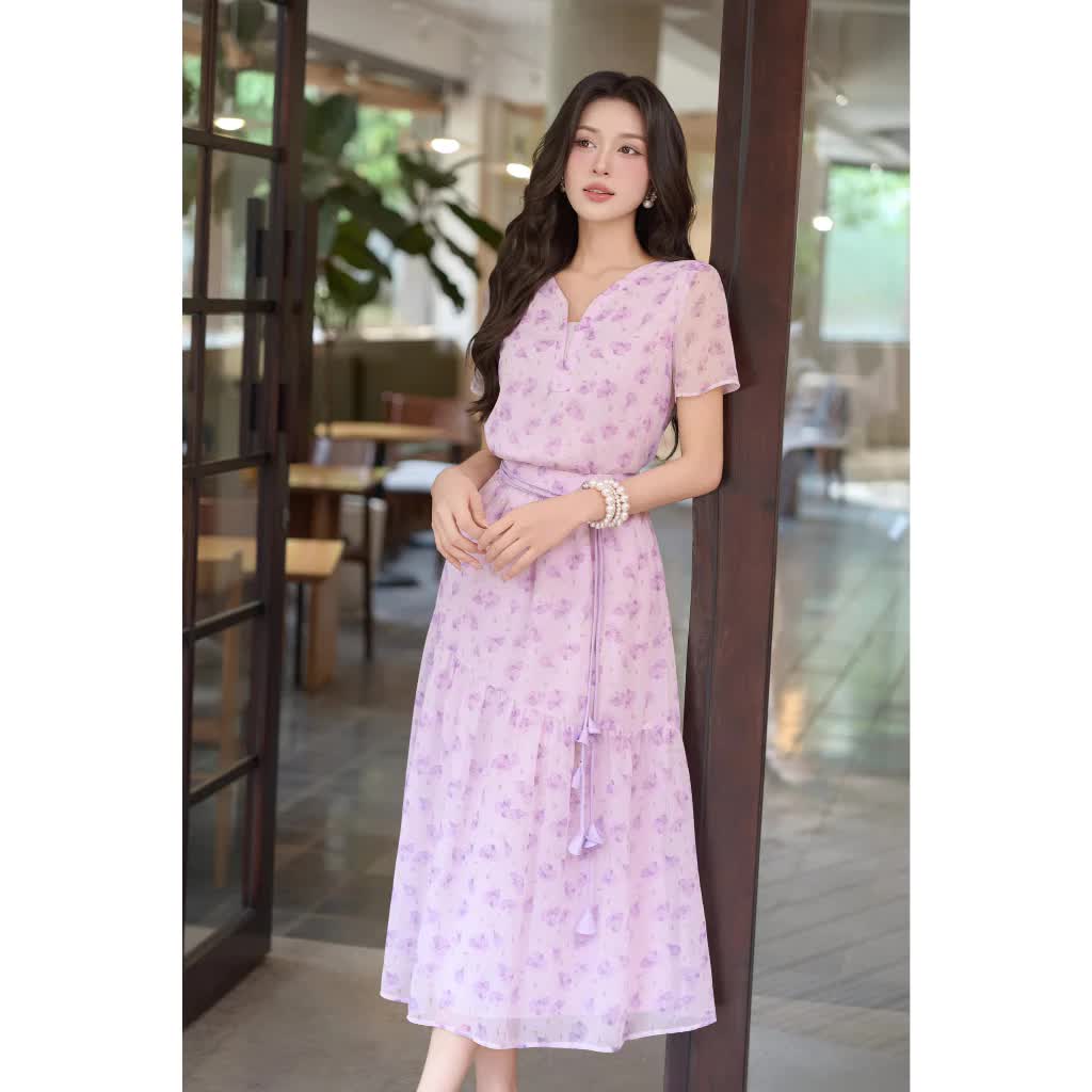 Ch&acirc;n v&aacute;y họa tiết hoa: Item đ&aacute;ng sắm, vừa nữ t&iacute;nh vừa l&agrave;m bừng s&aacute;ng style ng&agrave;y thu- Ảnh 8.