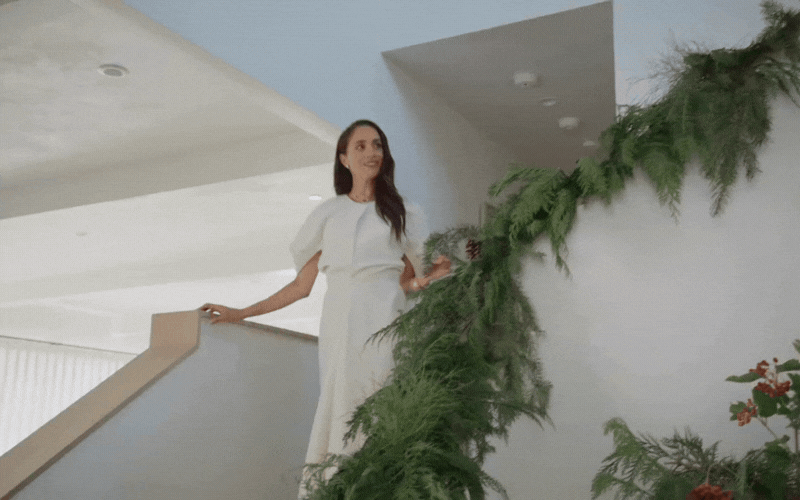 Meghan bị chỉ tr&iacute;ch v&igrave; "cười qu&aacute; trớn"- Ảnh 1.