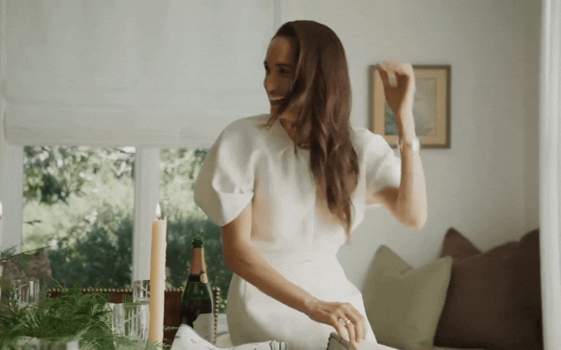 Meghan bị chỉ tr&iacute;ch v&igrave; "cười qu&aacute; trớn"- Ảnh 4.