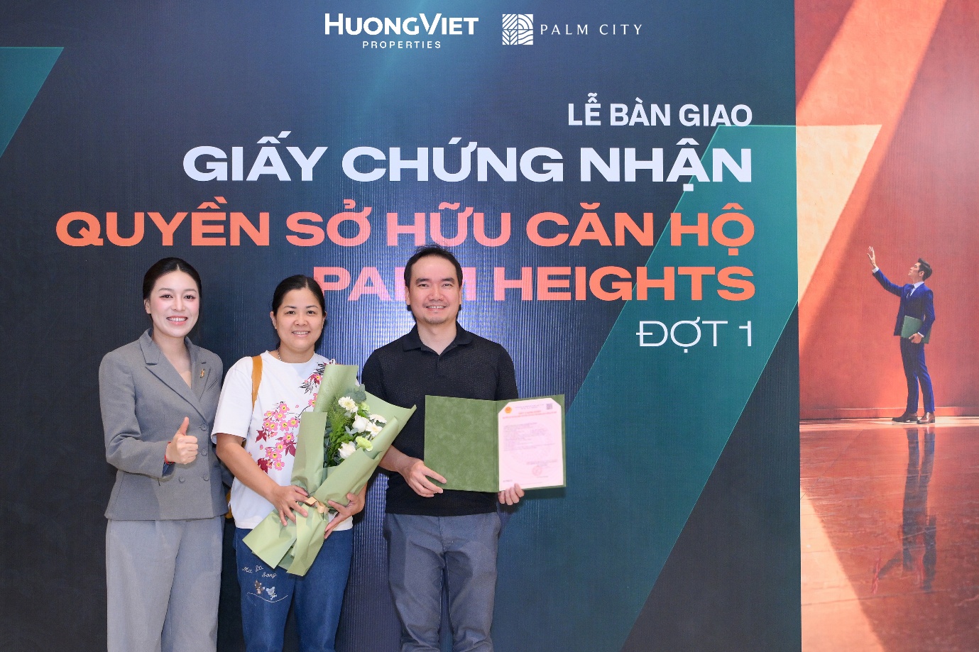 Cư d&acirc;n Palm Heights ch&iacute;nh thức nhận sổ hồng trong đợt b&agrave;n giao đầu ti&ecirc;n- Ảnh 1.