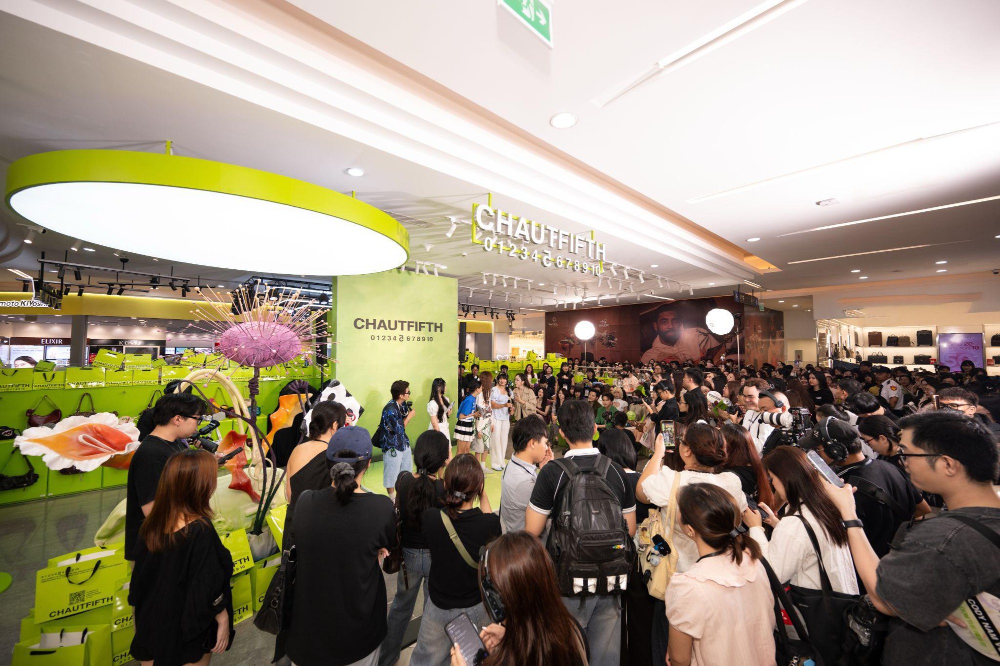 Lặng lẽ mở 16 điểm bán lẻ khắp Châu Á, CHAUTFIFTH quay trở lại thị trường Việt Nam bằng 2 event hoành tráng- Ảnh 4.
