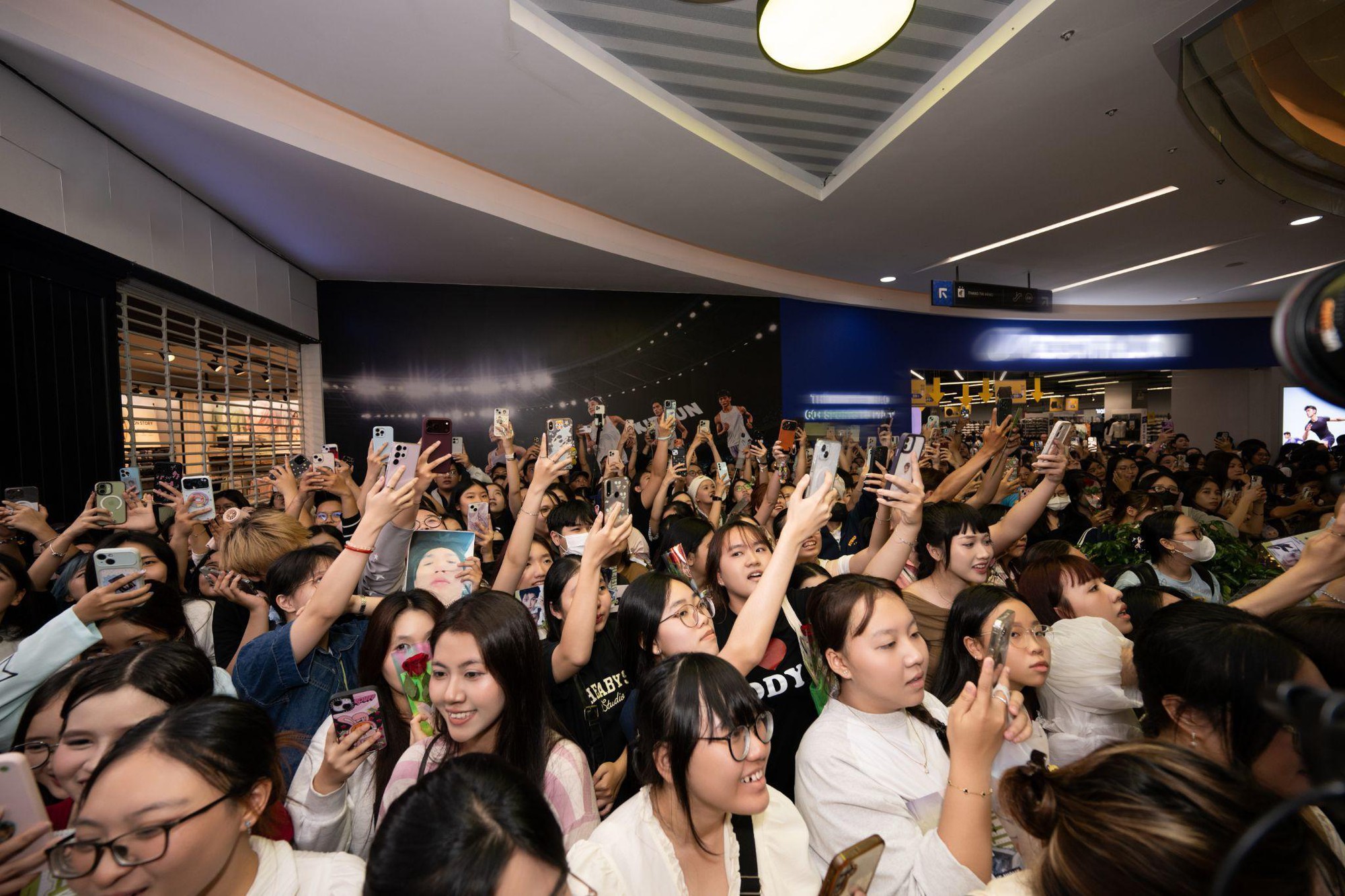 Lặng lẽ mở 16 điểm bán lẻ khắp Châu Á, CHAUTFIFTH quay trở lại thị trường Việt Nam bằng 2 event hoành tráng- Ảnh 6.