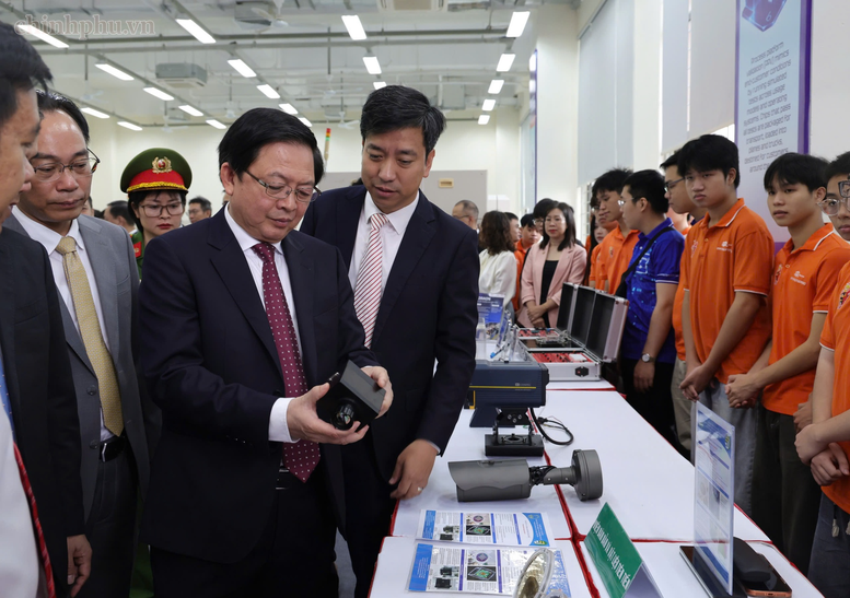 Đại học Quốc gia H&agrave; Nội cần ti&ecirc;n phong ph&aacute;t triển c&ocirc;ng nghệ, giải quyết những b&agrave;i to&aacute;n lớn của quốc gia- Ảnh 5.
