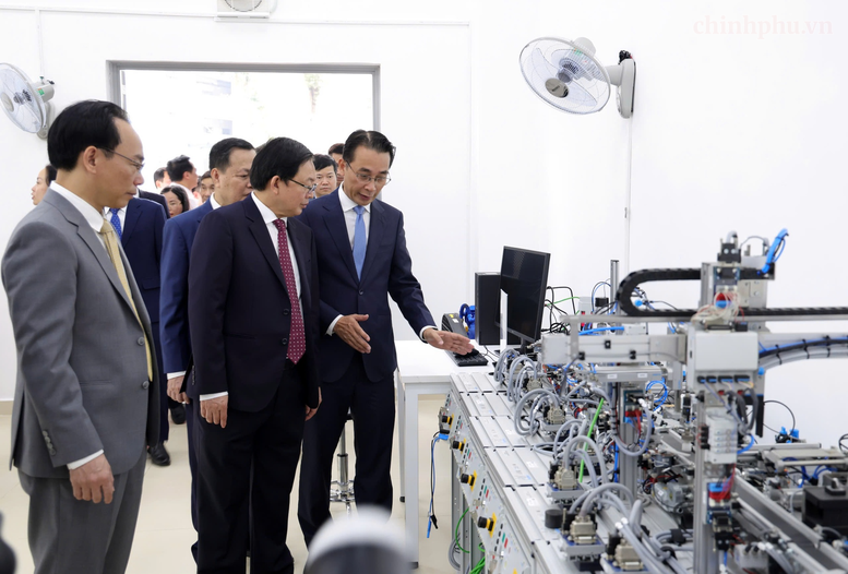 Đại học Quốc gia H&agrave; Nội cần ti&ecirc;n phong ph&aacute;t triển c&ocirc;ng nghệ, giải quyết những b&agrave;i to&aacute;n lớn của quốc gia- Ảnh 9.