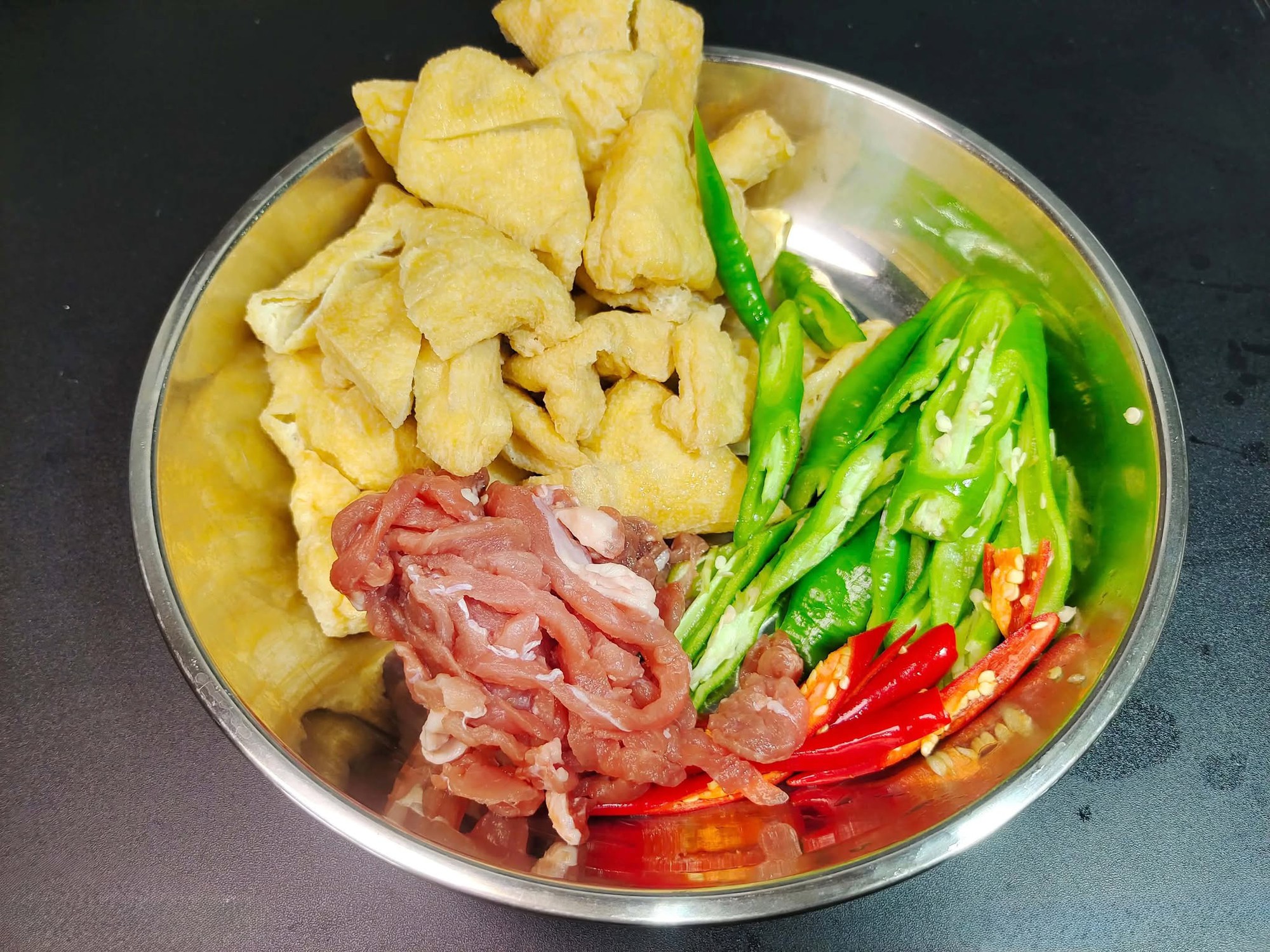 M&oacute;n n&agrave;y nấu dễ, rẻ m&agrave; ngon miệng, lại ho&agrave;n hảo ngay cả khi bạn kh&ocirc;ng c&oacute; cảm gi&aacute;c th&egrave;m ăn- Ảnh 2.