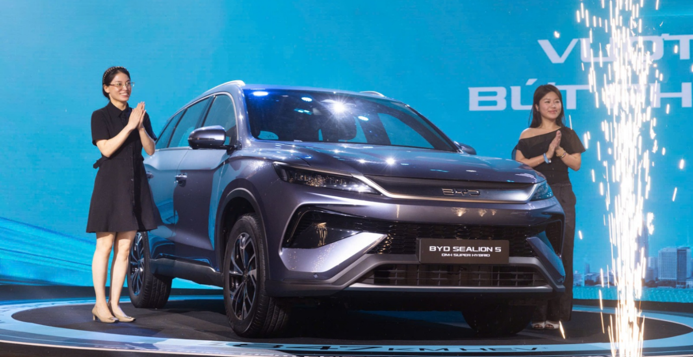 BYD Sealion 5 &ldquo;đổ bộ&rdquo; H&agrave; Nội: SUV cỡ C kết hợp động cơ xăng v&agrave; m&ocirc;-tơ điện - Ảnh 1.