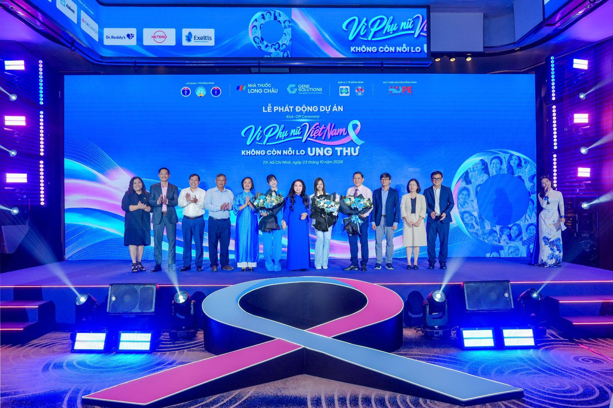 NSND Bạch Tuyết, Hari Won, Suboi v&agrave; Ch&acirc;u Tuyết V&acirc;n đồng h&agrave;nh c&ugrave;ng dự &aacute;n &ldquo;V&igrave; phụ nữ Việt Nam - Kh&ocirc;ng c&ograve;n nỗi lo ung thư&rdquo;- Ảnh 1.