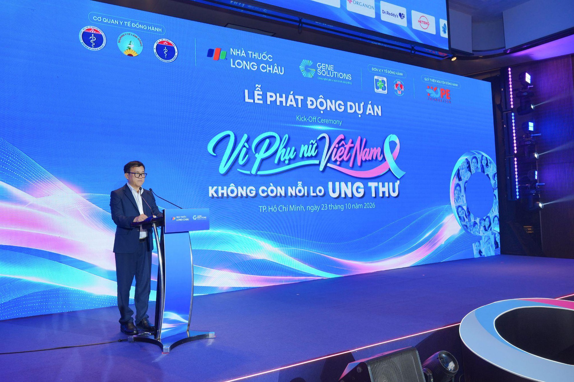 NSND Bạch Tuyết, Hari Won, Suboi v&agrave; Ch&acirc;u Tuyết V&acirc;n đồng h&agrave;nh c&ugrave;ng dự &aacute;n &ldquo;V&igrave; phụ nữ Việt Nam - Kh&ocirc;ng c&ograve;n nỗi lo ung thư&rdquo;- Ảnh 5.