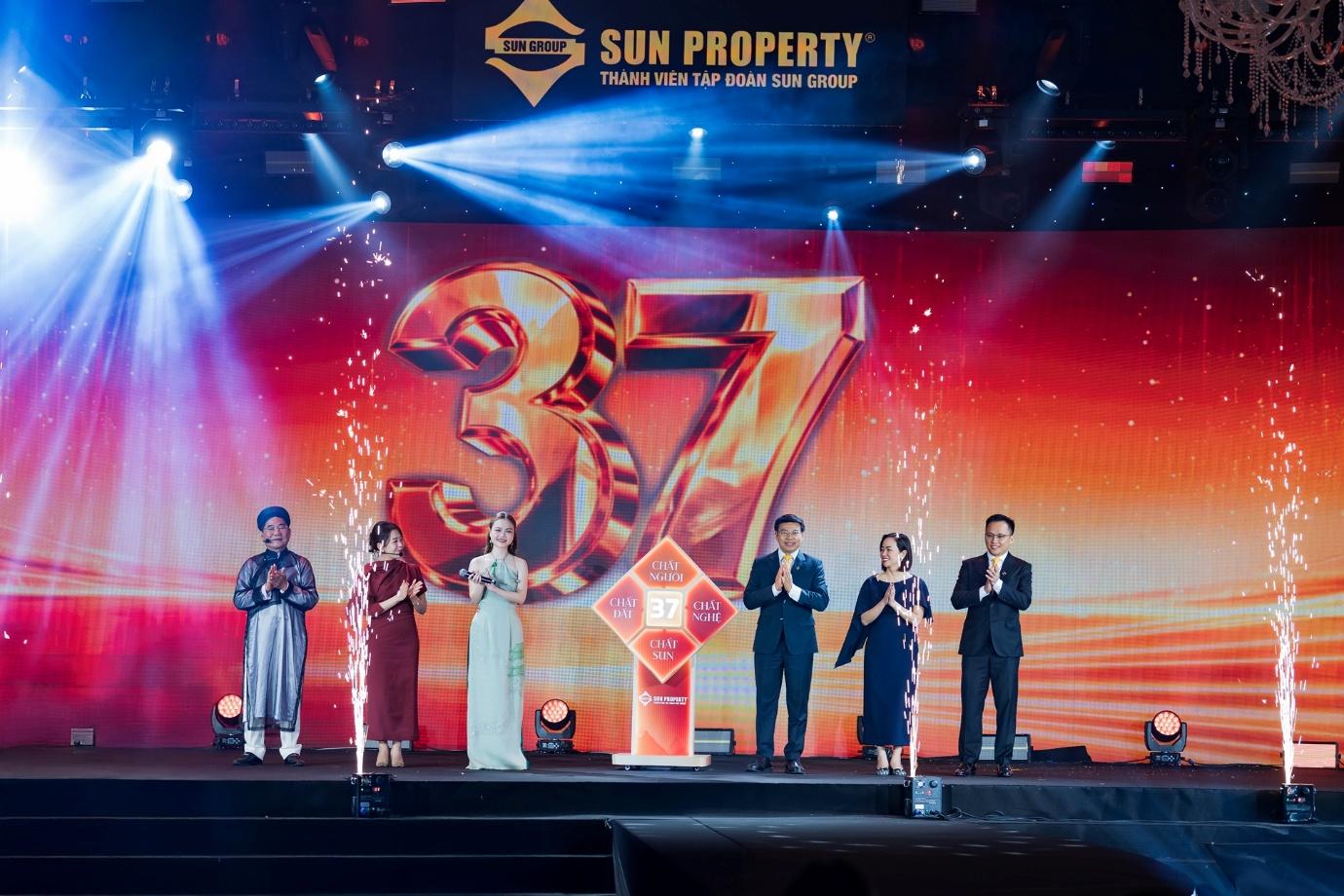 Mang đậm “khí Nghệ, chất Vinh”, Sun Glory Residence chinh phục hơn 1.000 nhà đầu tư Nghệ An tại lễ ra mắt - Ảnh 5.