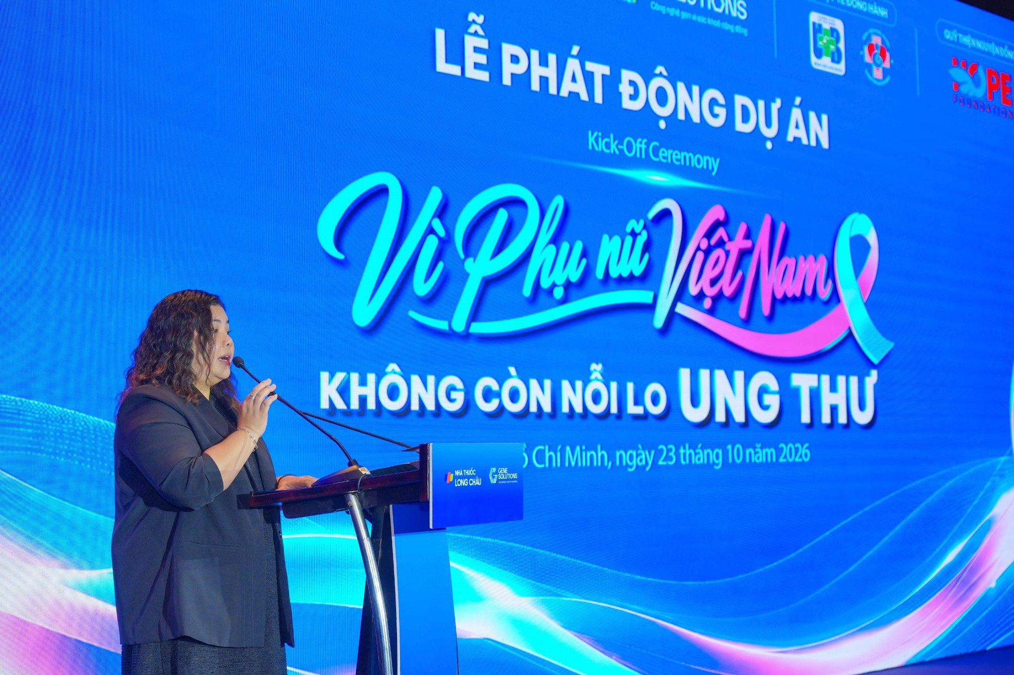 NSND Bạch Tuyết, Hari Won, Suboi v&agrave; Ch&acirc;u Tuyết V&acirc;n c&ugrave;ng l&agrave;m điều đặc biệt v&igrave; sức khỏe phụ nữ Việt Nam  - Ảnh 8.