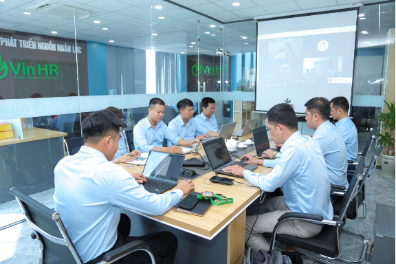 Bài toán nhân lực sản xuất: Tăng người theo đơn hàng, không nặng quản trị - Ảnh 3.
