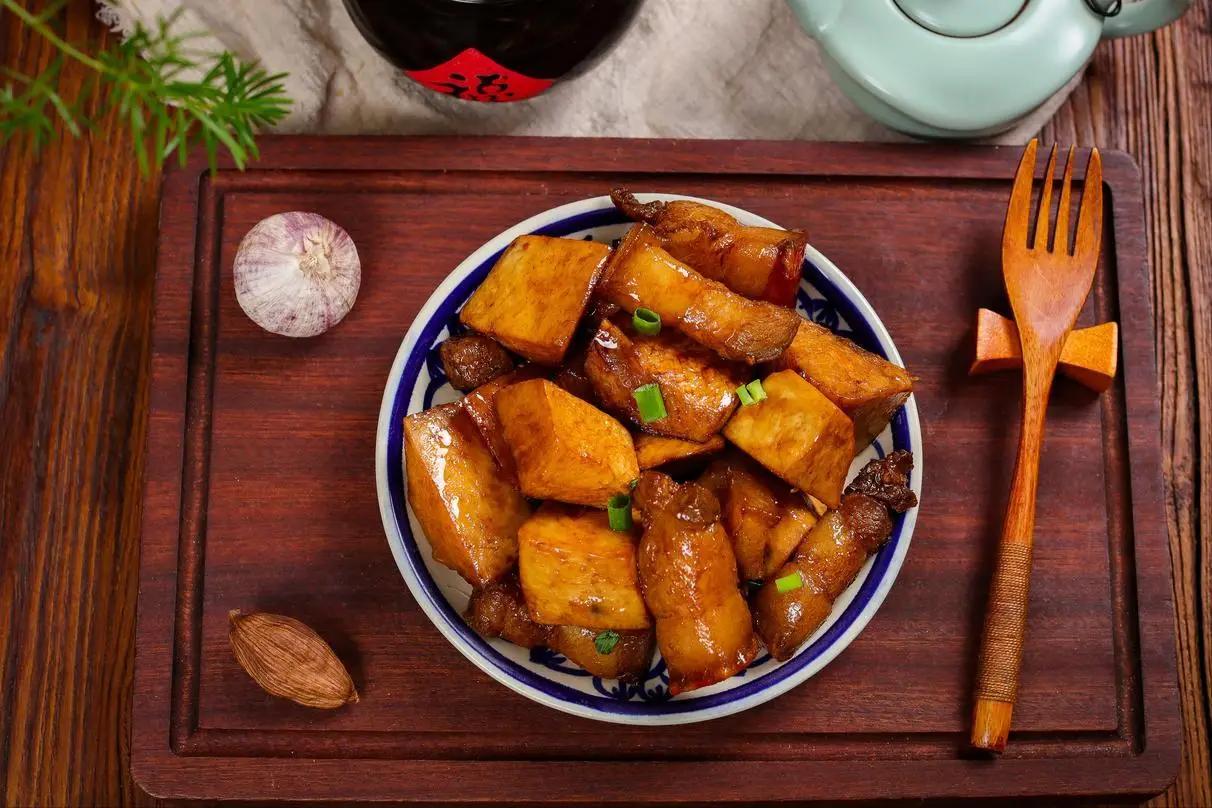 Loại nguyên liệu này đang vào mùa, đem kho cùng thịt ba chỉ là có món ăn ngon "bay sạch cả nồi cơm" - Ảnh 3.