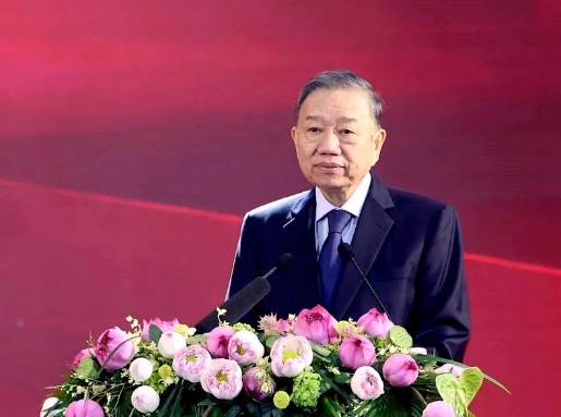 Tổng B&iacute; thư, Chủ tịch nước T&ocirc; L&acirc;m dự lễ kỷ niệm 50 năm UEH, trao Hu&acirc;n chương Lao động hạng Nhất - Ảnh 2.