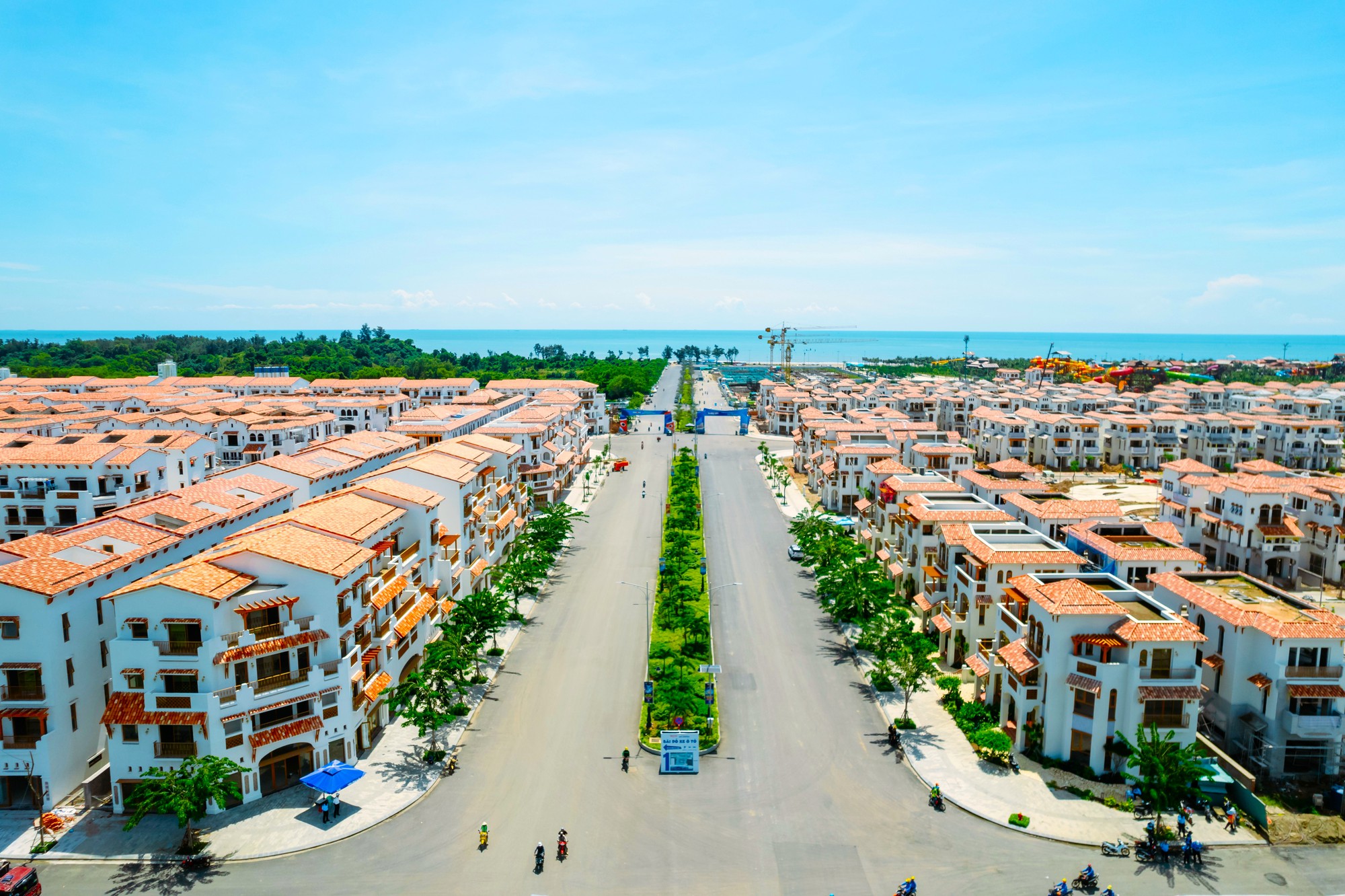 Cận cảnh hàng trăm căn biệt thự, liền kề tại Blanca City trước ngày bàn giao - Ảnh 1.