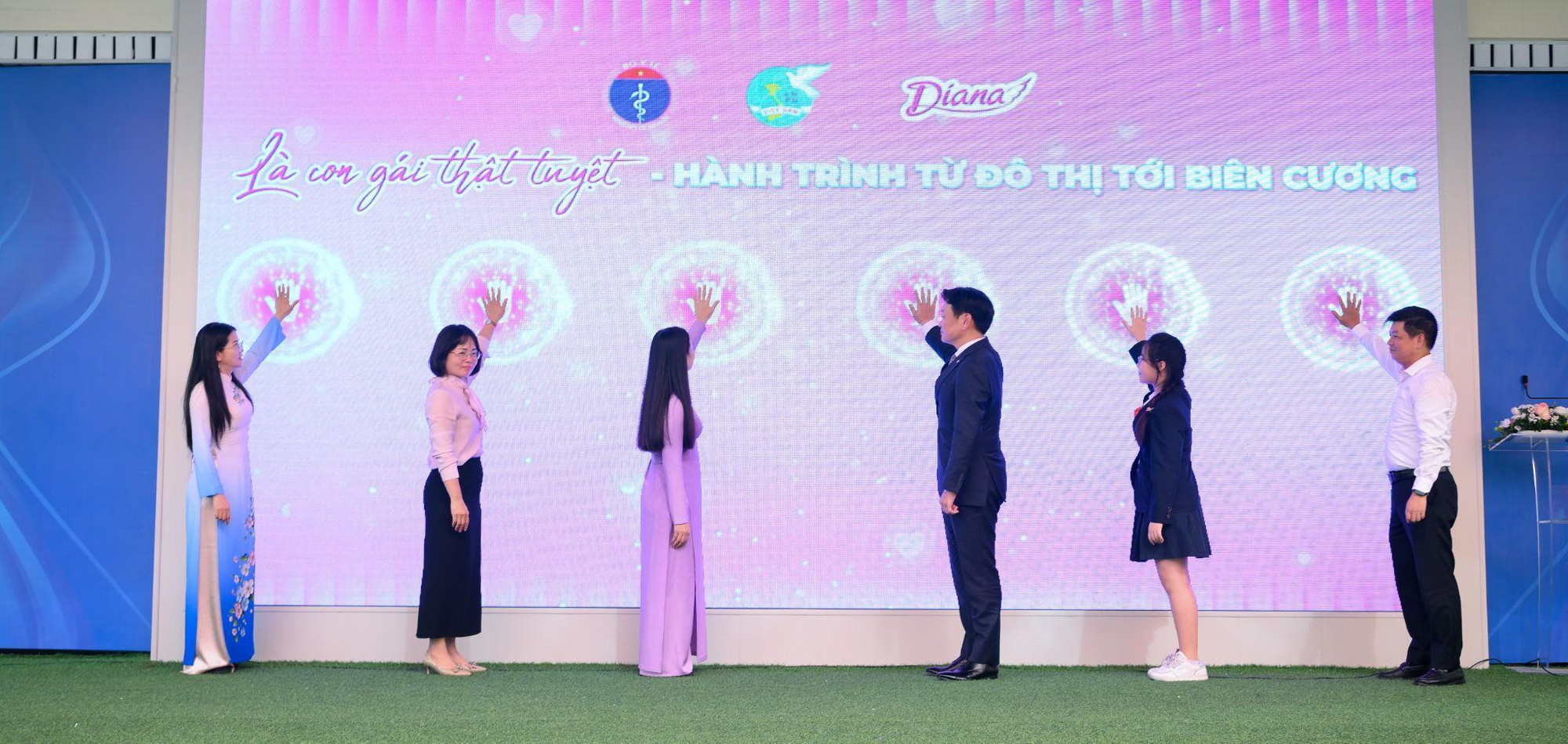 “Là Con Gái Thật Tuyệt” 2026: Diana tiếp sức nữ sinh Việt tự tin trưởng thành - Ảnh 3.